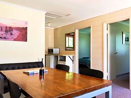 Twelve Apostles Motel & Country Retreat