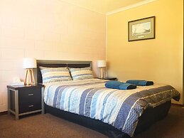 Twelve Apostles Motel & Country Retreat