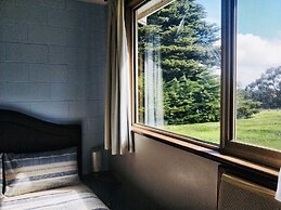 Twelve Apostles Motel & Country Retreat