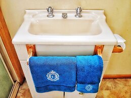 Twelve Apostles Motel & Country Retreat