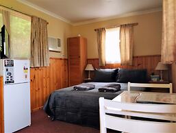 Twelve Apostles Motel & Country Retreat