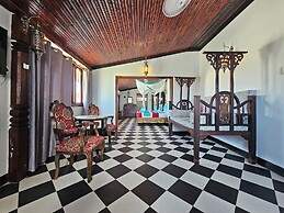 Dhow Palace Hotel
