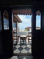 Dhow Palace Hotel