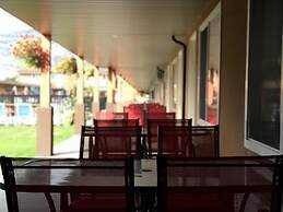 Sahara Courtyard Inn