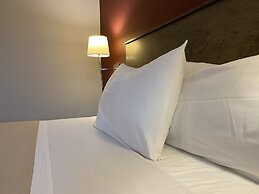 Sahara Courtyard Inn