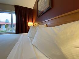 Sahara Courtyard Inn