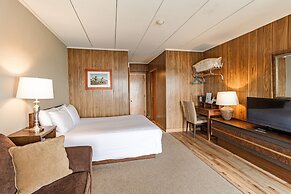 Half Moon Motel & Cottages