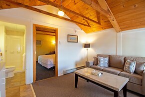 Half Moon Motel & Cottages