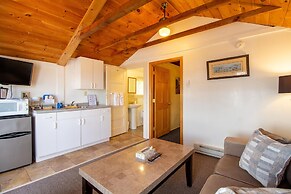 Half Moon Motel & Cottages