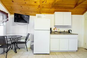 Half Moon Motel & Cottages