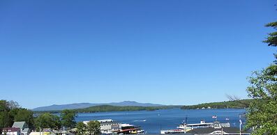 Half Moon Motel & Cottages