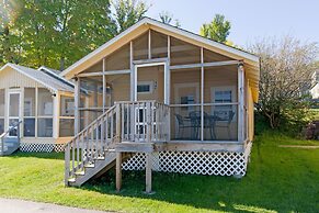 Half Moon Motel & Cottages