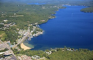 Half Moon Motel & Cottages