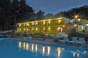 Half Moon Motel & Cottages