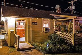 Half Moon Motel & Cottages