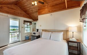 Half Moon Motel & Cottages