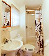 Half Moon Motel & Cottages