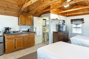 Half Moon Motel & Cottages