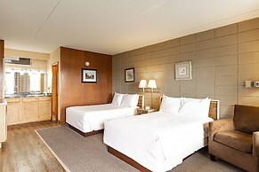 Half Moon Motel & Cottages