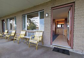 Half Moon Motel & Cottages