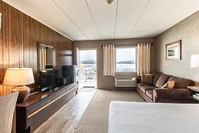 Half Moon Motel & Cottages