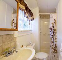 Half Moon Motel & Cottages