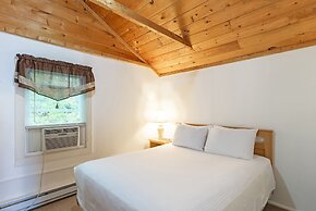 Half Moon Motel & Cottages