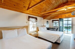 Half Moon Motel & Cottages