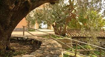 Antico Borgo Etneo Country Hotel