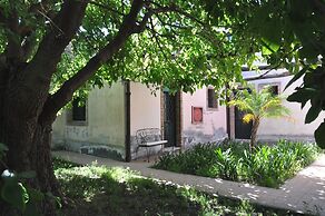 Antico Borgo Etneo Country Hotel