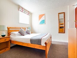 OYO Godolphin Arms Hotel