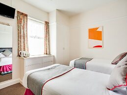 OYO Godolphin Arms Hotel