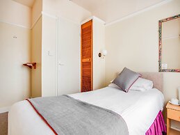 OYO Godolphin Arms Hotel