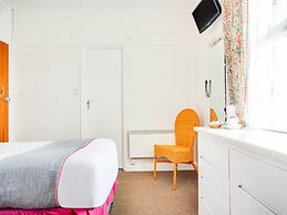 OYO Godolphin Arms Hotel