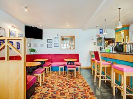 OYO Godolphin Arms Hotel