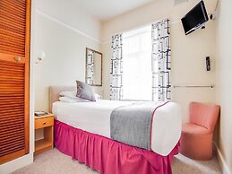 OYO Godolphin Arms Hotel