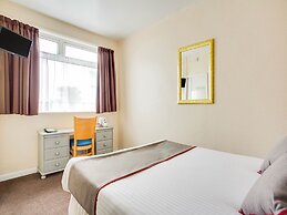 OYO Godolphin Arms Hotel