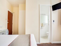 OYO Godolphin Arms Hotel