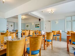 OYO Godolphin Arms Hotel