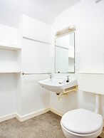 OYO Godolphin Arms Hotel