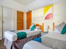 OYO Godolphin Arms Hotel