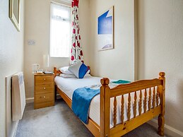 OYO Godolphin Arms Hotel