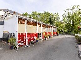 Old Oak Tree Inn