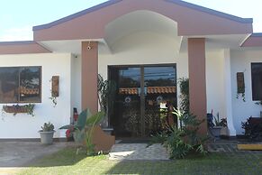 Berlor Airport Inn