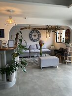 Berlor Airport Inn