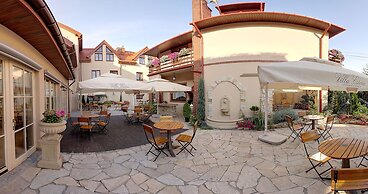 Villa Estera - Hotel & Restauracja