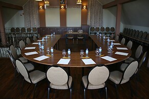 Villa Estera - Hotel & Restauracja