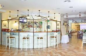 Villa Estera - Hotel & Restauracja
