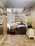 Villa Estera - Hotel & Restauracja