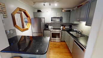 Stoney Creek Lagoon - Whistler Premier